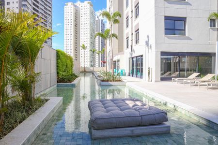 Apartamento à venda com 188m², 3 quartos e 2 vagas Apartamento à venda com 188m², 3 quartos e 2 vagasÁrea comum - Piscina