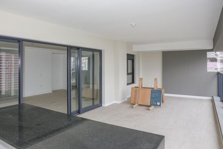 Apartamento à venda com 188m², 3 quartos e 2 vagas Apartamento à venda com 188m², 3 quartos e 2 vagasVaranda Gourmet