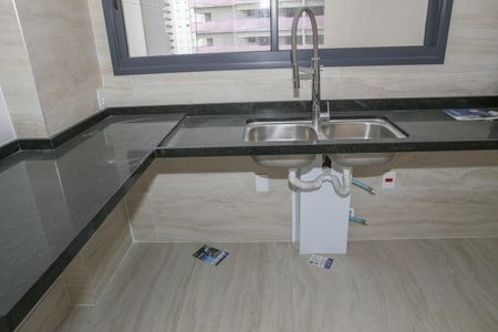 Apartamento à venda com 188m², 3 quartos e 2 vagas Apartamento à venda com 188m², 3 quartos e 2 vagasCozinha e Área de Serviço