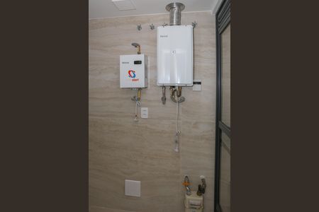 Apartamento à venda com 188m², 3 quartos e 2 vagas Apartamento à venda com 188m², 3 quartos e 2 vagasCozinha e Área de Serviço