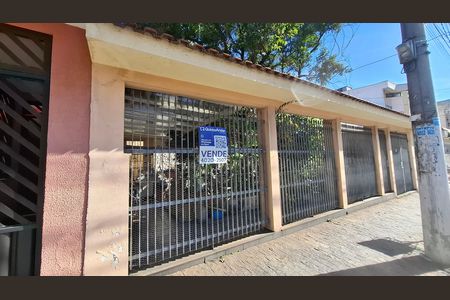 Fachada de casa à venda com 3 quartos, 360m² em Vila Homero Thon, Santo André