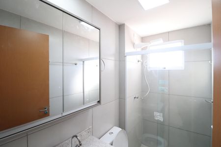 Banheiro do Quarto 1 de apartamento para alugar com 3 quartos, 70m² em Granja Marileusa, Uberlândia