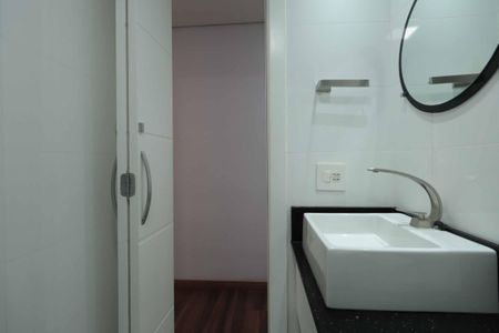Apartamento à venda com 64m², 3 quartos e 1 vaga Apartamento à venda com 64m², 3 quartos e 1 vagaBanheiro Social