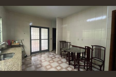 Casa para alugar com 260m², 3 quartos e 2 vagas