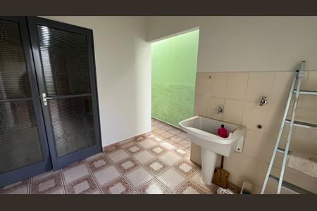 Casa para alugar com 260m², 3 quartos e 2 vagas