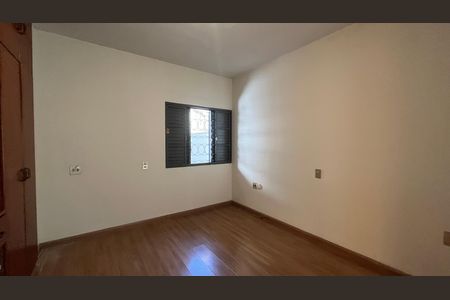 Casa para alugar com 260m², 3 quartos e 2 vagas