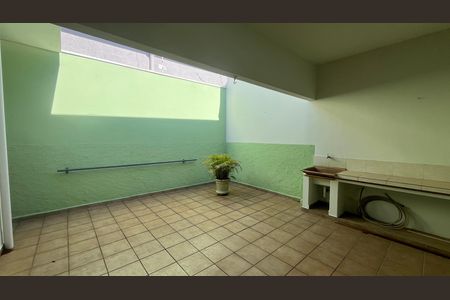 Casa para alugar com 260m², 3 quartos e 2 vagas