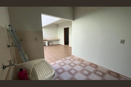 Casa para alugar com 260m², 3 quartos e 2 vagas