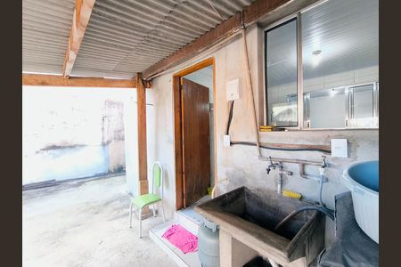 Casa à venda com 70m², 2 quartos e sem vagaQuintal / Área de Serviço