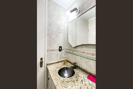 Banheiro de apartamento à venda com 2 quartos, 52m² em Vila Santana, São Paulo