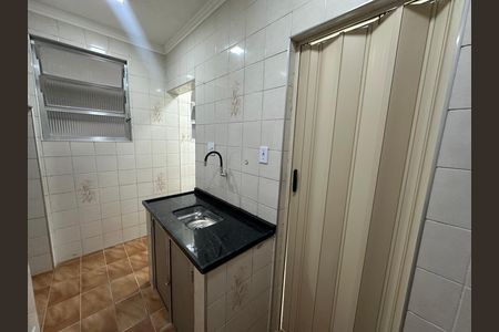 Cozinha de apartamento para alugar com 1 quarto, 30m² em Centro, São Vicente