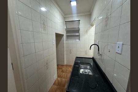Cozinha de apartamento para alugar com 1 quarto, 30m² em Centro, São Vicente
