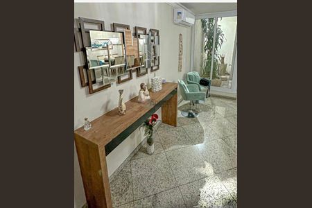 Casa à venda com 4 quartos, 380m² em Vila Bertioga, São Paulo