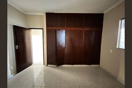 Casa para alugar com 240m², 4 quartos e 2 vagas