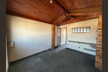 Casa para alugar com 240m², 4 quartos e 2 vagas