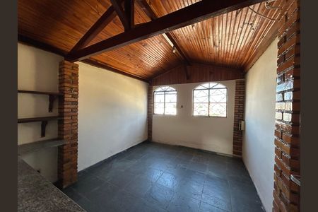 Casa para alugar com 240m², 4 quartos e 2 vagas