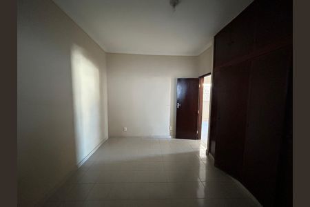 Casa para alugar com 240m², 4 quartos e 2 vagas