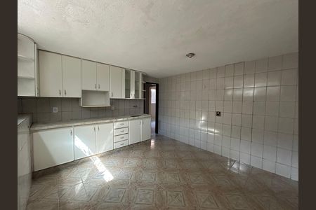 Casa para alugar com 240m², 4 quartos e 2 vagas