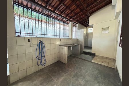 Casa para alugar com 240m², 4 quartos e 2 vagas