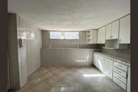 Casa para alugar com 240m², 4 quartos e 2 vagas