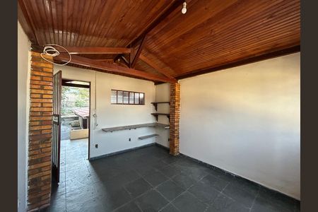 Casa para alugar com 240m², 4 quartos e 2 vagas