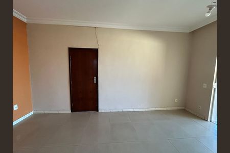 Casa para alugar com 240m², 4 quartos e 2 vagas