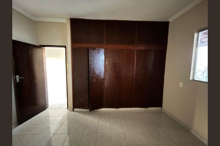 Casa para alugar com 240m², 4 quartos e 2 vagas