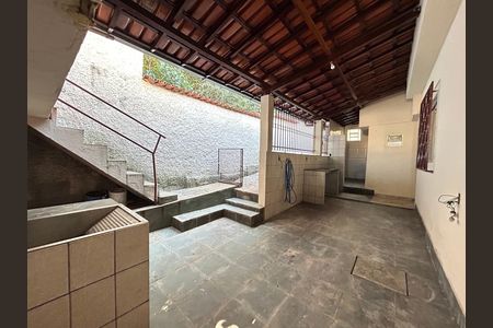 Casa para alugar com 240m², 4 quartos e 2 vagas