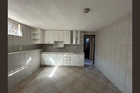 Casa para alugar com 240m², 4 quartos e 2 vagas
