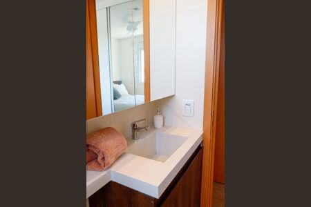 Apartamento à venda com 75m², 2 quartos e 1 vaga Apartamento à venda com 75m², 2 quartos e 1 vagaBanheiro da Suíte 2