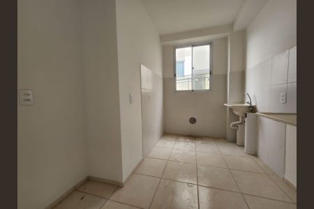 Cozinha de apartamento para alugar com 2 quartos, 47m² em Tijuca, Contagem