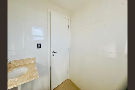 Apartamento para alugar com 61m², 2 quartos e sem vaga Apartamento para alugar com 61m², 2 quartos e sem vagaBanheiro