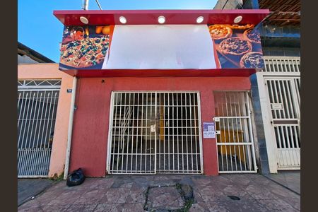 Casa para alugar com 142m², 2 quartos e 1 vaga Casa para alugar com 142m², 2 quartos e 1 vagaFachada