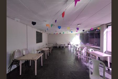 Apartamento à venda com 74m², 3 quartos e 1 vaga Apartamento à venda com 74m², 3 quartos e 1 vagaÁrea comum - Salão de festas