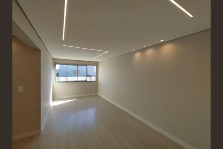 Sala  de apartamento à venda com 3 quartos, 74m² em Vila Gumercindo, São Paulo