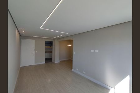 Sala  de apartamento à venda com 3 quartos, 74m² em Vila Gumercindo, São Paulo