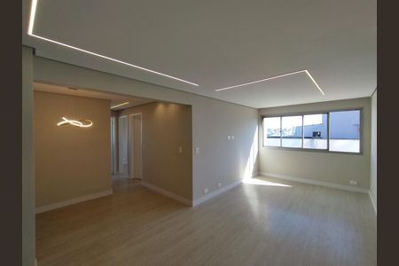 Sala  de apartamento à venda com 3 quartos, 74m² em Vila Gumercindo, São Paulo