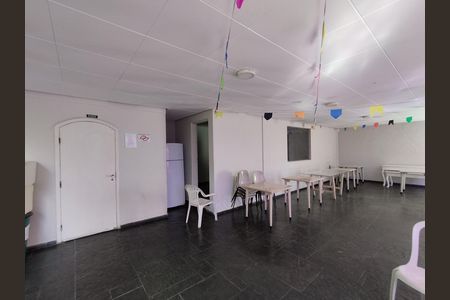 Apartamento à venda com 74m², 3 quartos e 1 vaga Apartamento à venda com 74m², 3 quartos e 1 vagaÁrea comum - Salão de festas