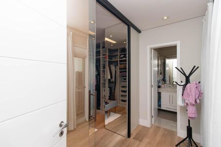 Apartamento para alugar com 140m², 3 quartos e 3 vagas Apartamento para alugar com 140m², 3 quartos e 3 vagasCloset