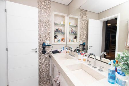 Apartamento para alugar com 140m², 3 quartos e 3 vagas Apartamento para alugar com 140m², 3 quartos e 3 vagasBanheiro da Suíte