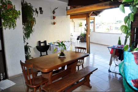 Casa à venda com 127m², 2 quartos e sem vaga Casa à venda com 127m², 2 quartos e sem vagaDetalhe - Área de Serviço, Churrasqueira e Quintal