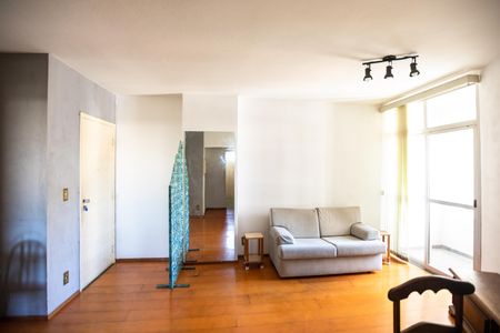 Sala de apartamento à venda com 1 quarto, 52m² em Cambuí, Campinas