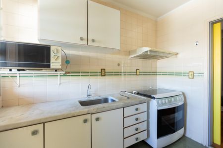 Cozinha de apartamento à venda com 1 quarto, 52m² em Cambuí, Campinas