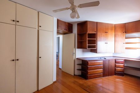 Quarto de apartamento à venda com 1 quarto, 52m² em Cambuí, Campinas
