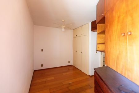 Quarto de apartamento à venda com 1 quarto, 52m² em Cambuí, Campinas