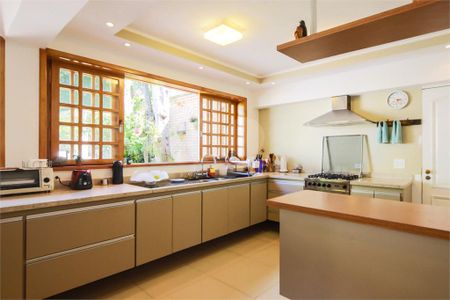 Casa à venda com 4 quartos, 550m² em Socorro, São Paulo