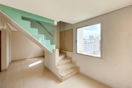 Apartamento para alugar com 190m², 3 quartos e 2 vagas Apartamento para alugar com 190m², 3 quartos e 2 vagasEscadas