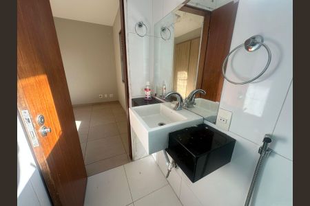 Apartamento para alugar com 190m², 3 quartos e 2 vagas Apartamento para alugar com 190m², 3 quartos e 2 vagasBanheiro