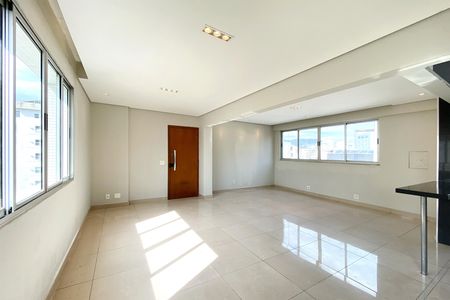 Apartamento para alugar com 190m², 3 quartos e 2 vagas Apartamento para alugar com 190m², 3 quartos e 2 vagasSala