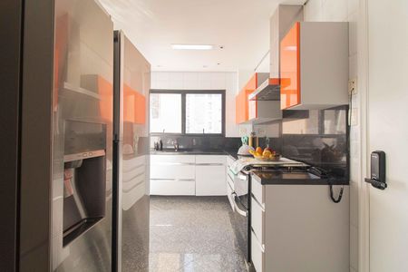 Apartamento à venda com 200m², 4 quartos e 4 vagas Apartamento à venda com 200m², 4 quartos e 4 vagasCozinha